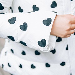 新款A字版爱心绣羽绒服